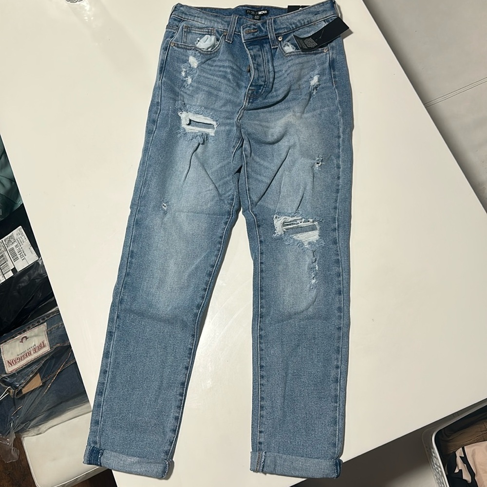 Fashion Nova Cropped Jeans